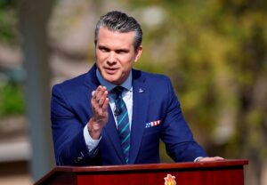 Голова Пентагону наказав обладнати у відомстві кімнату для макіяжу – ЗМІ