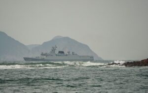 Китай розпочав масштабні військові навчання біля берегів Тайваню