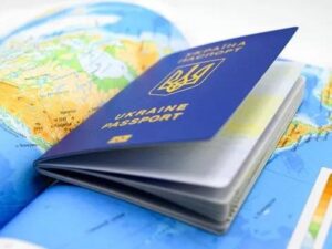 Коли українцю за кордоном можуть знадобитися документи та як їх отримати