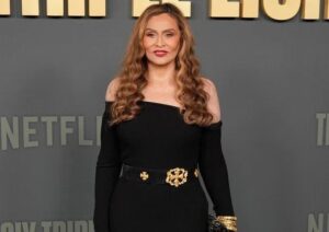 Новини культури - Мама Бейонсе зізналася, що пережила рак грудей