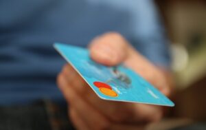 НБУ скасував ліміт у 150 000 гривень для переказів з карти на карту