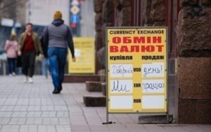 Новини бізнесу - Офіційні курси долара і євро почали зростати