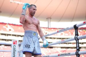Новини спорту - Після поразки Бенавідесу Гвоздик ефектно повернувся, нокаутувавши Голлоуея