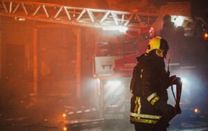 Росіяни атакували Харків дронами: лунали вибухни, спалахнула пожежа