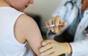 Росіяни тестують невідомі вакцини на дітях Луганська – ЦНС