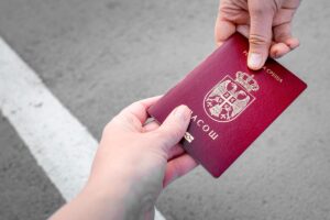 Сербія допомагає кремлівським елітам “проникати” в ЄС – розслідування
