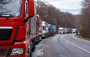 Угорщина тимчасово обмежить рух вантажівок