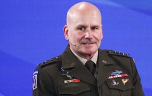 Україна подолала нестачу солдатів на фронті – генерал НАТО