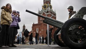 Відповідь на парад. Плани України на 9 травня