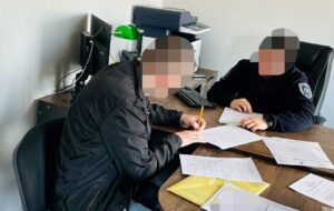 Викрито чиновника ТЦК, що за гроші змінював дані в системі Оберіг