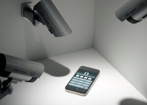 Єврокомісія видаватиме співробітникам телефони для візитів до США – ЗМІ