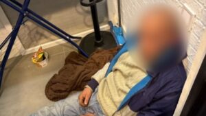 Без категорії - Затримано молодиків, що знущалися й надягали собачий нашийник на "боржника"