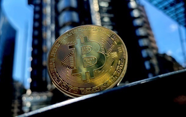 Біткоїн вперше перевищив 111 000 доларів