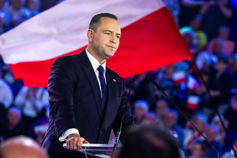 Кандидат у президенти Польщі втрапив у скандал через жест на дебатах