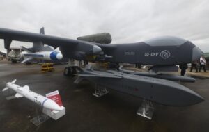 Китай готує випробування потужного “дрононосця”