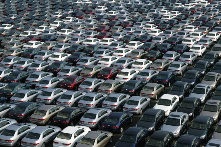 Китай продає кожне третє нове авто у світі