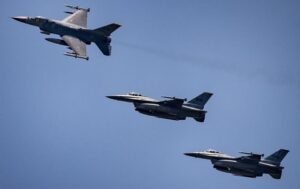 Польща підняла винищувачі через атаку по Україні