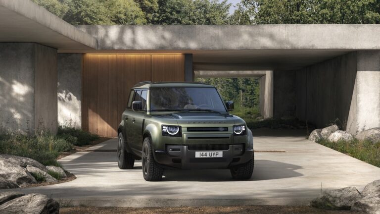 Представлено оновлений Land Rover Defender