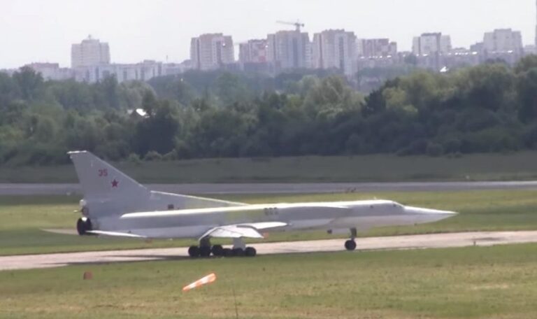 Росія перекинула 40 Ту-22М3 на аеродром Оленья – ЗМІ