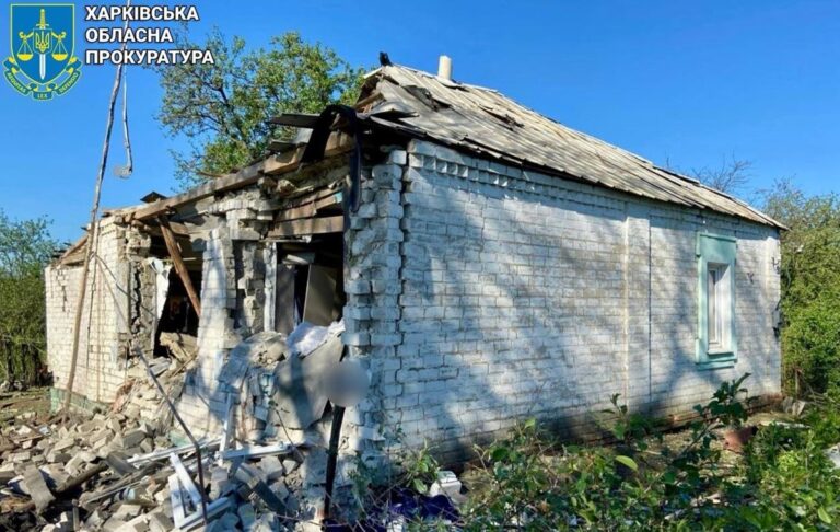 Росіяни скинули ФАБ-500 на Харківщині: постраждали мирні жителі