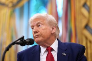 Санкції проти РФ: Трамп пояснив, чому утримується