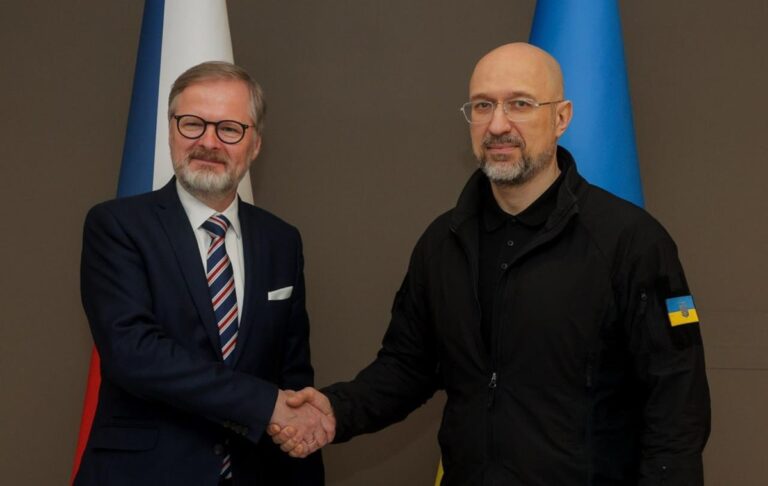 Шмигаль зустрівся з прем’єром Чехії в Ужгороді