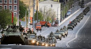 Сі їде, готують провокації. Парад у Москві