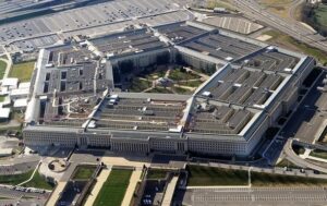 Співробітник Пентагону намагався “злити” секретні дані за кордон