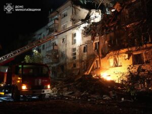 У Миколаєві дрон поцілив у багатоповерхівку, є загиблий