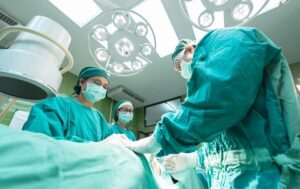 Випускники медичних вишів можуть отримати по 200 тисяч гривень