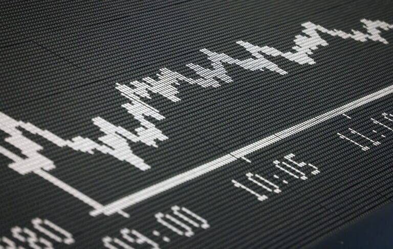 Європейські ринки обвалилися після заяви Трампа про 50% мито