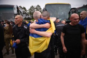 З російського полону повернулись 303 військових