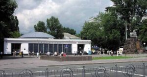 Новини Києва - Біля метро в Києві виявили труп чоловіка