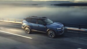 Авто новини - Dacia представила кросовер із запасом ходу 1450 км