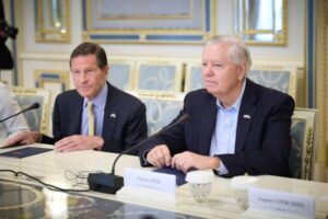 Додатковий тиск: чому США хочуть запровадити 500% тарифи друзям РФ