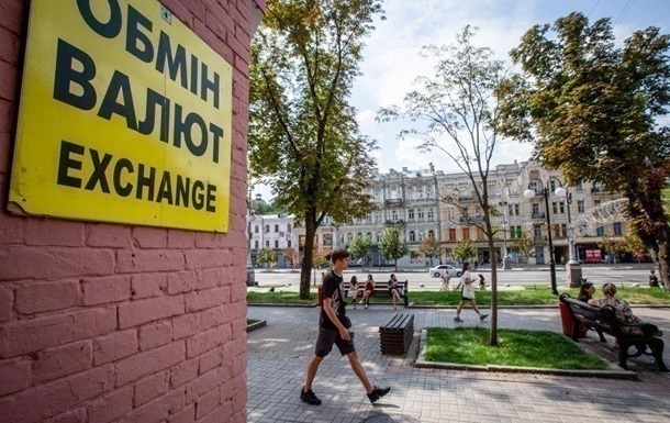Долар і євро знову зросли на готівковому ринку