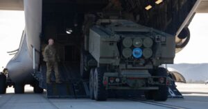 Допомогу від США скоротять: як це вплине на війну