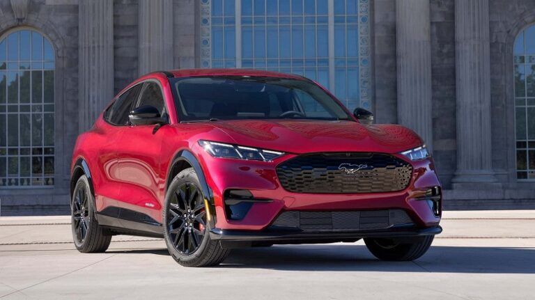 Ford відкликає майже 200 тисяч електрокарів через ризик блокування дверей