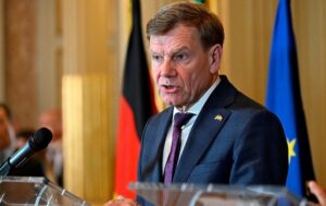 ФРН, Франція і Британія готові провести перемовини щодо ядерної програми Ірану