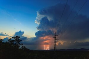 Грози та спека до +37: погода на вихідні