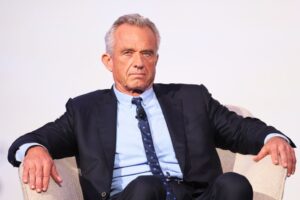 Кеннеді-молодший звільнив усіх членів комітету з питань вакцинації у США