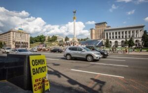 Курс долара почав зростати, євро – знижується