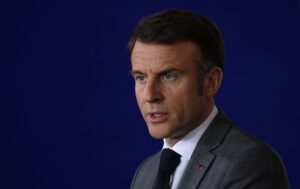 Макрон: Європа має визначити умови для діалогу з Росією