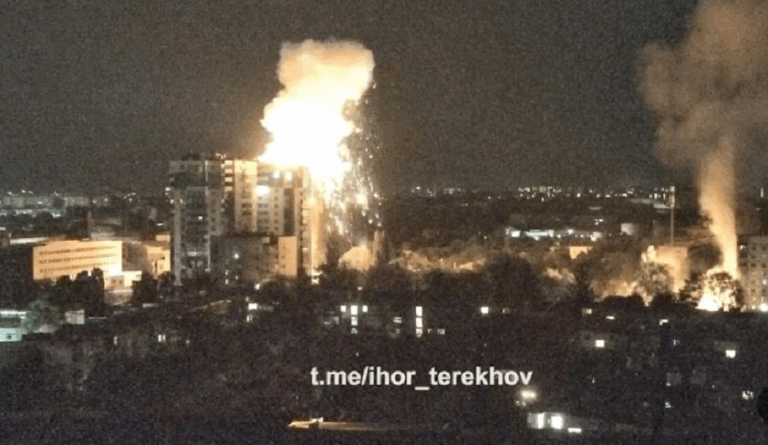 Моменти влучань у Харкові показали на відео