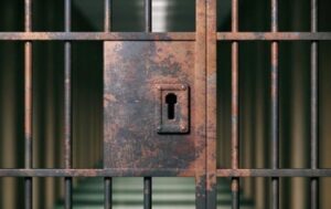 На Харківщині у СІЗО до смерті забили увʼязненого: службовці під підозрою
