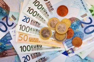 Наступного року Болгарія перейде на євро. Коли черга України