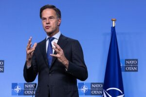 Новини світу - НАТО виробляє за рік менше боєприпасів, ніж Росія за три місяці - Рютте