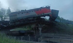 Обвал мостів у РФ: росіяни заявили про підриви