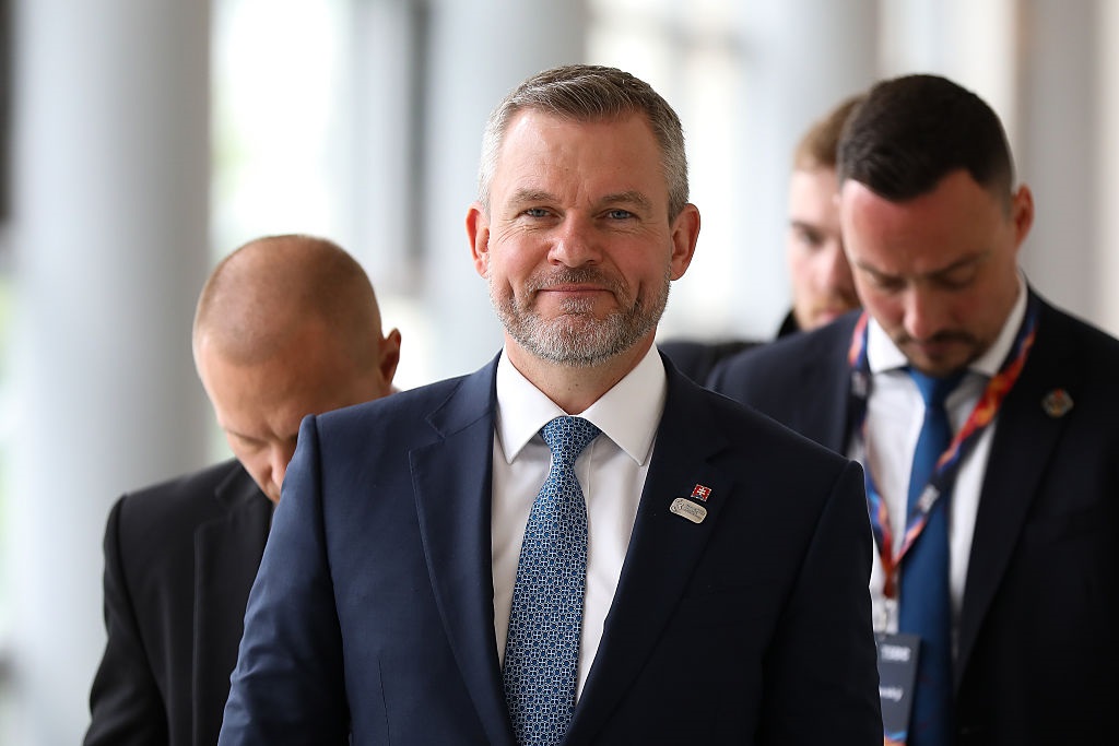Новини світу - Президент Словаччини планує "змістовний" візит до України