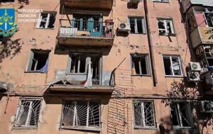 Росіяни масовано атакували Херсон дронами: 11 поранених